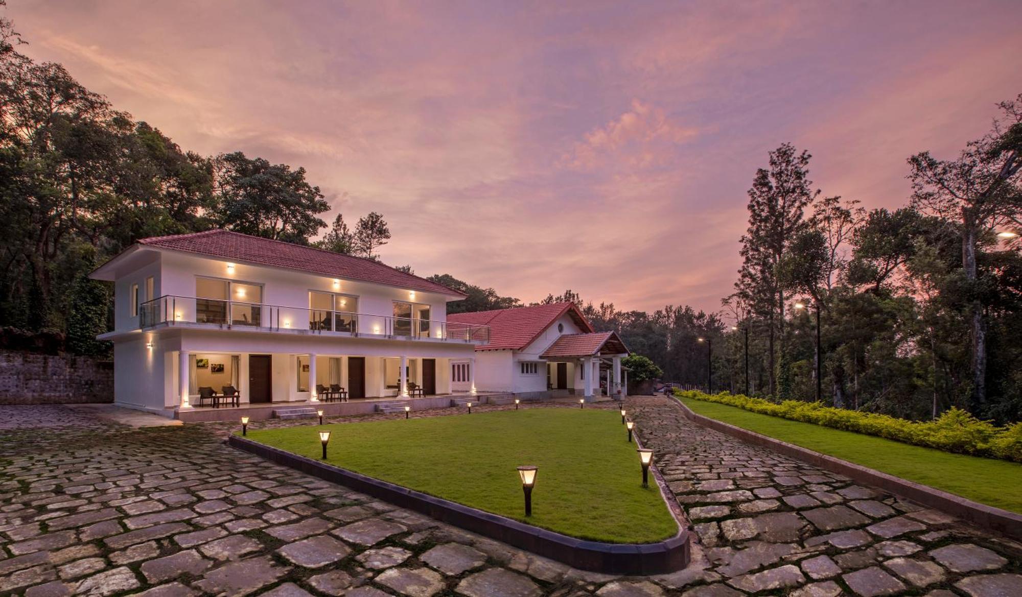 Tusker Trail By Luxunlock Hotell Suntikoppa Exteriör bild